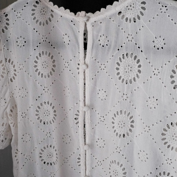 Abercrombie 100% cotton white Eyelet cropped shirt - Picture 4 of 8